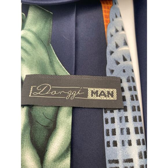 New Tie Statue of Liberty and New York Skyline Tie 58"L x 3.25"W - Picture 7 of 7